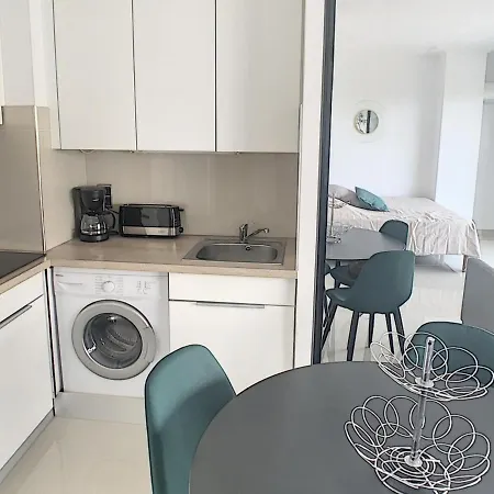 Studio Renove Sur Croisette Avec Terrasse, Clim Et Wi-fi - Fr-1-470-50 * Cannes