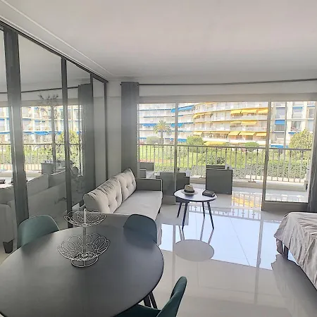 Apartment Studio Renove Sur Croisette Avec Terrasse, Clim Et Wi-fi - Fr-1-470-50 Cannes